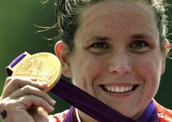 d__yt20120809010_826x12002