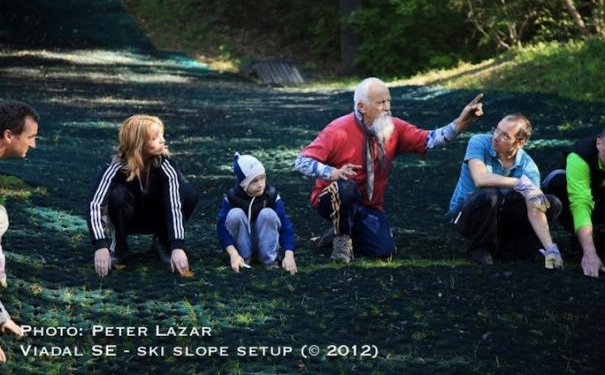 486918_10151481063932571_614312073_n