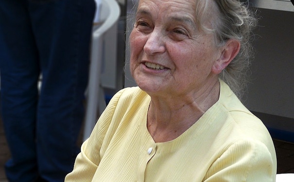 773px-albert-zsuzsa2