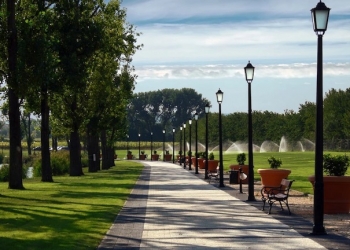 72669_388966097868935_665045416_n_1