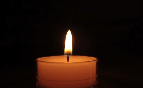candles-488575_640