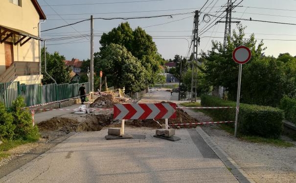 34857426_1602748659853007_5388190464589430784_o