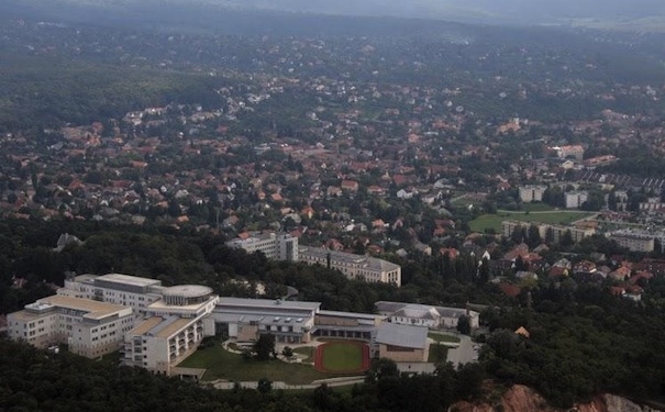 Budakeszi és Nagykovácsi erdősültsége egyedülálló Budapest agglomerációjában. A Margitsziget, a Városliget és a Normafa sétány apró törpéknek mondható mellettük. 1. rész