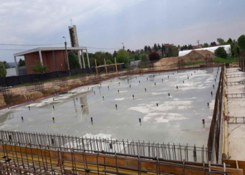 Már lebetonozták a Budakeszi Tanuszoda nagyobbik medencéjének az alját