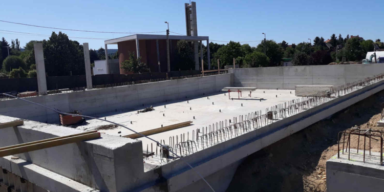 A Budakeszi Tanuszoda építése gyors ütemben halad