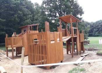 Hamarosan elkészül az új játszóvár a budakeszi Szilfa tisztáson