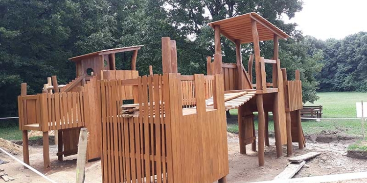 Hamarosan elkészül az új játszóvár a budakeszi Szilfa tisztáson