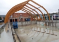 Már készül a budakeszi tanuszoda tetőszerkezete