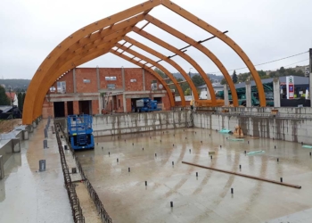 Már készül a budakeszi tanuszoda tetőszerkezete