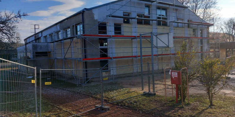 Megújul a budakeszi Széchenyi István Általános Iskola tornaterme a Knáb János utcában – tankerületi forrásból