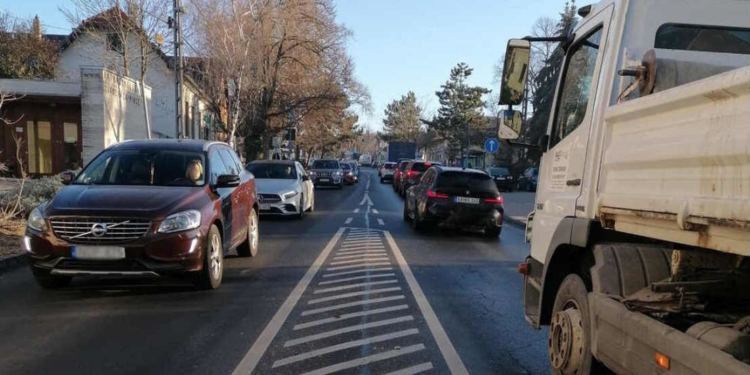 Javulás jelei Budakeszi és a budakörnyéki térség közlekedésében az M1-es autópálya pátyi lehajtójának átadása óta